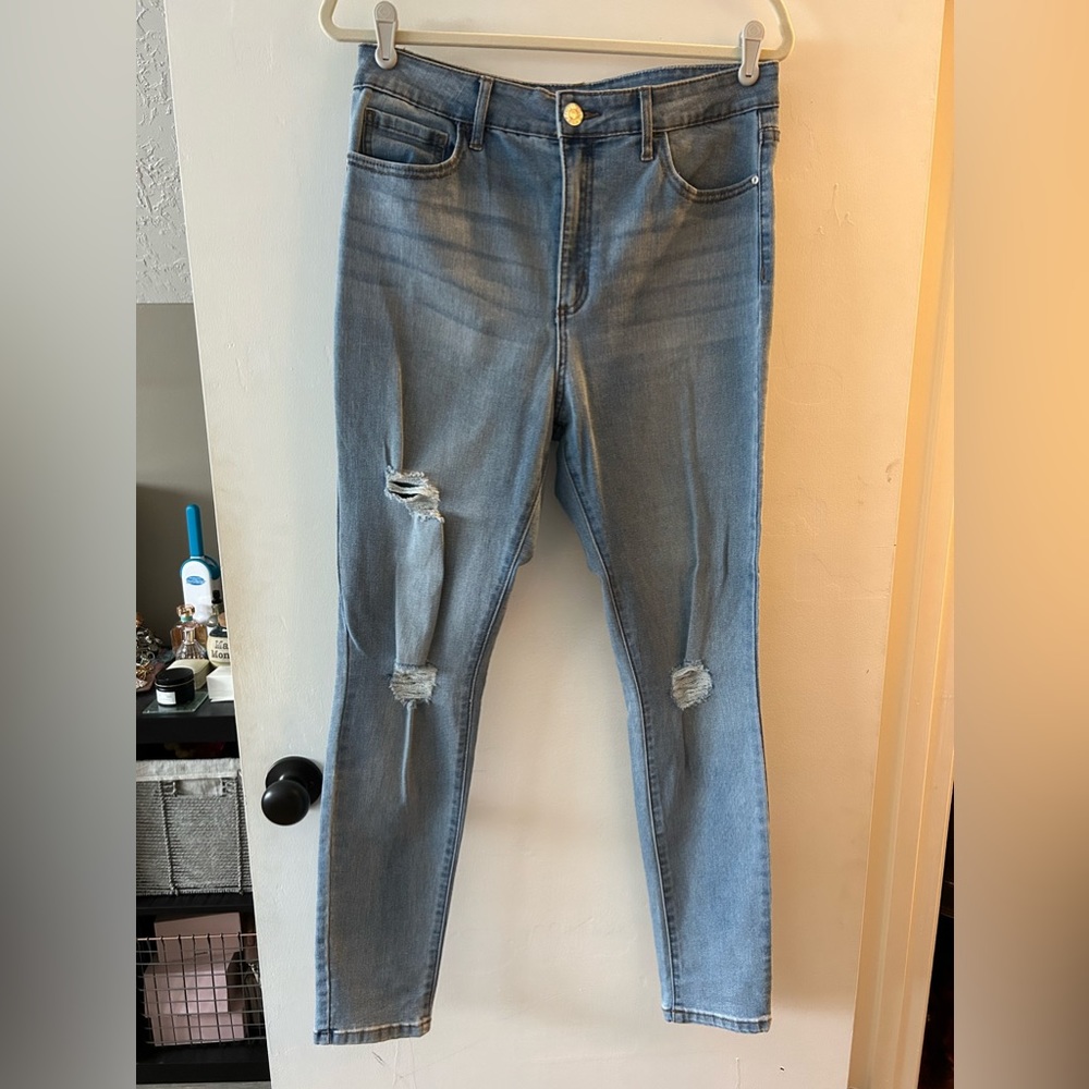 Lightly distressed Guess jeans, light wash, High Rise